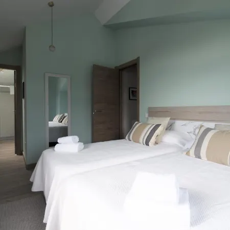 شقة Turisticos La Pontificia كوميلاس