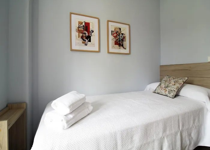 Turisticos La Pontificia * Comillas