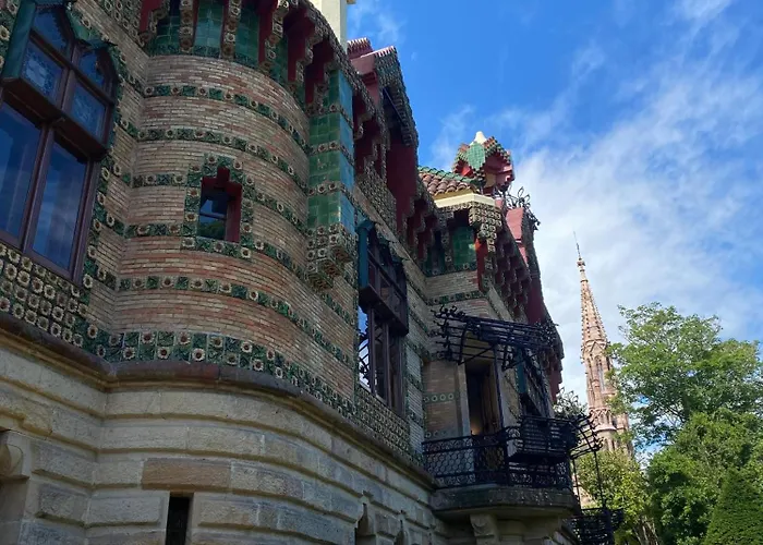 Turísticos La Pontificia * Comillas