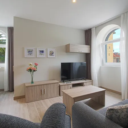 Turísticos La Pontificia Apartamento Comillas