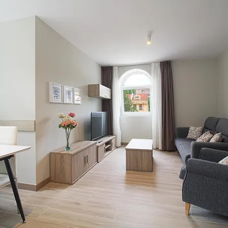 Turisticos La Pontificia 코밀라스