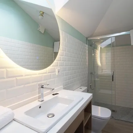 Turisticos La Pontificia 코밀라스