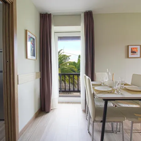 Turísticos La Pontificia Apartamento Comillas