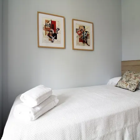 Turísticos La Pontificia * Comillas