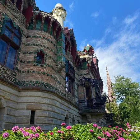 Turísticos La Pontificia * Comillas