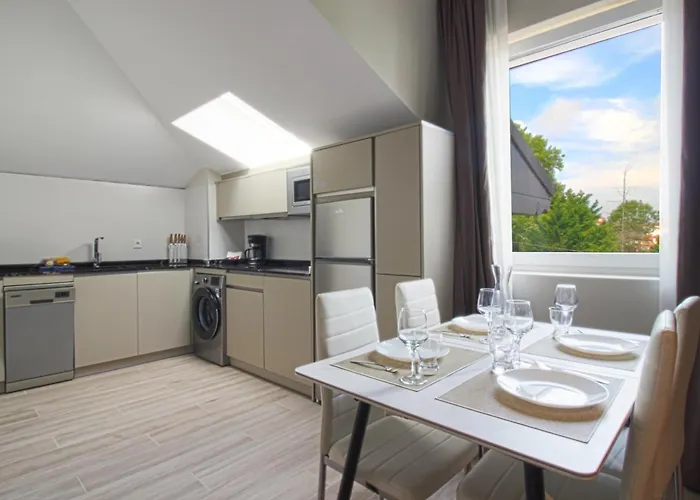 Turisticos La Pontificia * Comillas