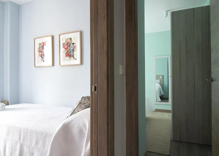 Turisticos La Pontificia Lejlighed Comillas